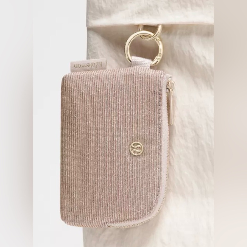 Clippable Card Pouch
Glitter